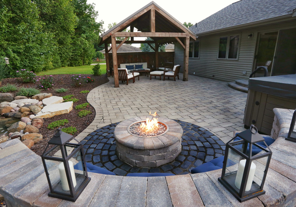 Custom outdoor living patios WI